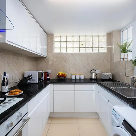 Spacious 4 Bedroom House Next To Kensington Palace London Exterior photo