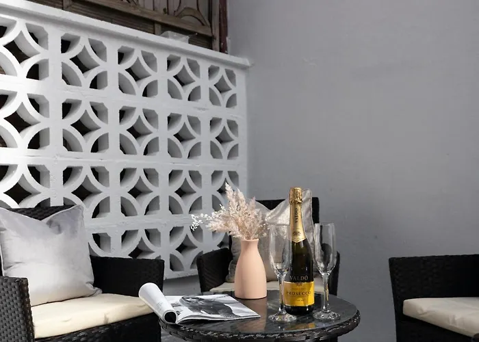 Spacious 4 Bedroom House Next To Kensington Palace