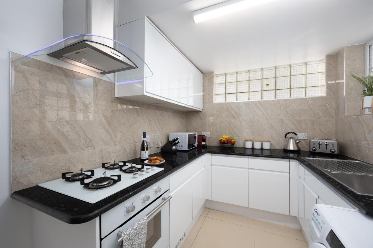 Апартаменты Spacious 4 Bedroom House Next To Kensington Palace *