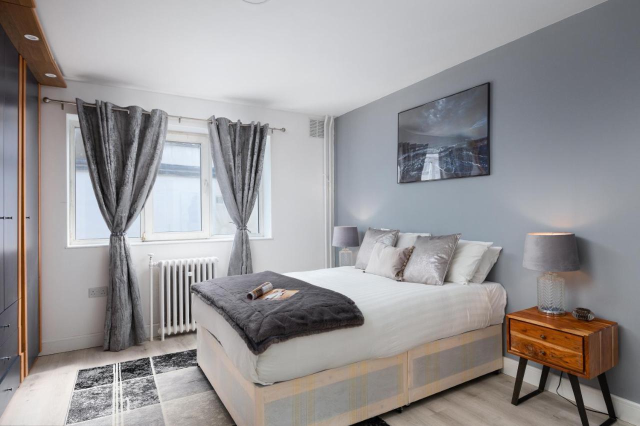 Spacious 4 Bedroom House Next To Kensington Palace Лондон