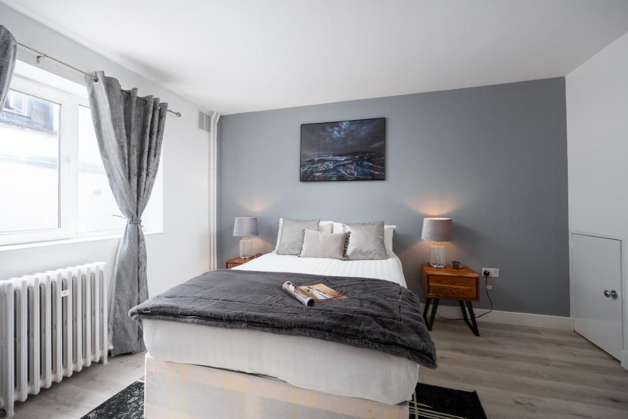 Spacious 4 Bedroom House Next To Kensington Palace * Лондон