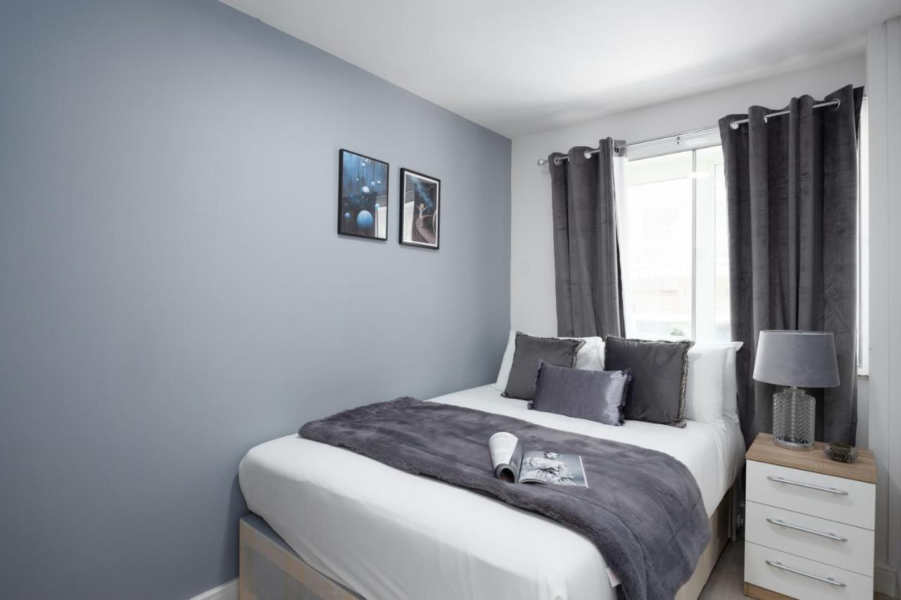 Spacious 4 Bedroom House Next To Kensington Palace Апартаменты